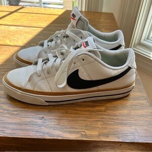 Nike Women’s Court Legacy